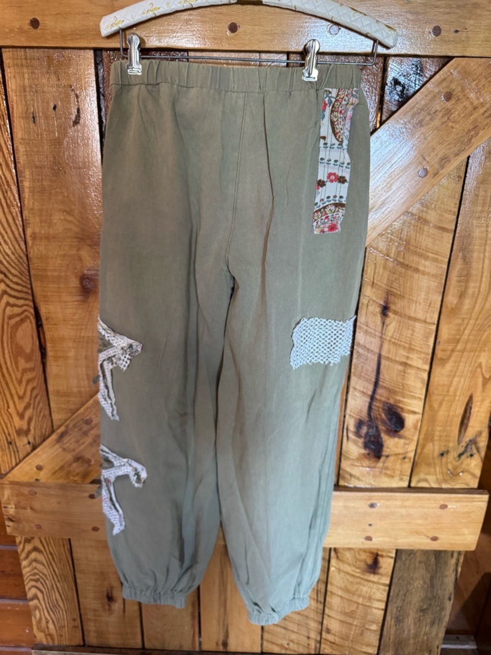 POL NWOT Olive Green Jogger Pants w/ Star Patch Detail - Picture 3 of 5